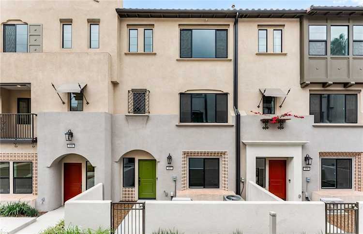 107 Kimberwick Ct, Burbank, CA 91506