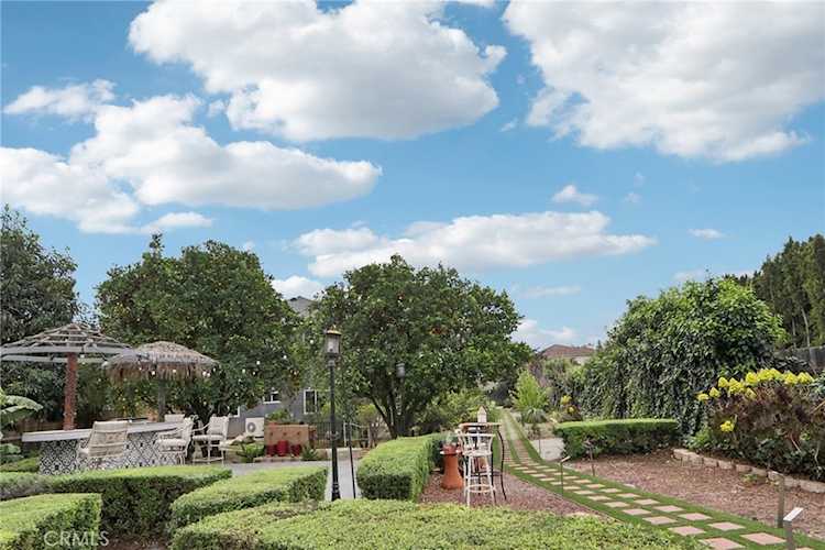 18320 Ingomar St, Reseda, CA 91335