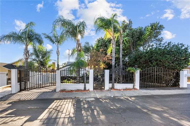 13761 Dronfield Ave, Sylmar, CA 91342