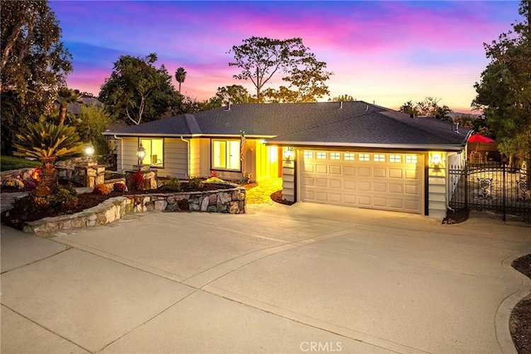 326 E Sierra Madre Ave, Glendora, CA 91741