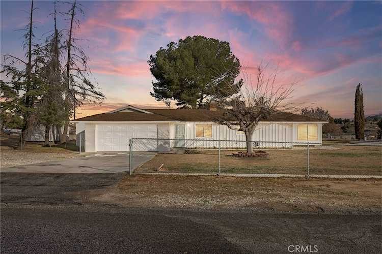 14866 Nokomis Rd, Apple Valley, CA 92307