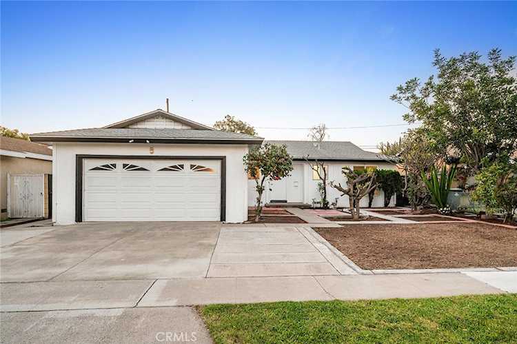 928 S Laurel St, Santa Ana, CA 92704