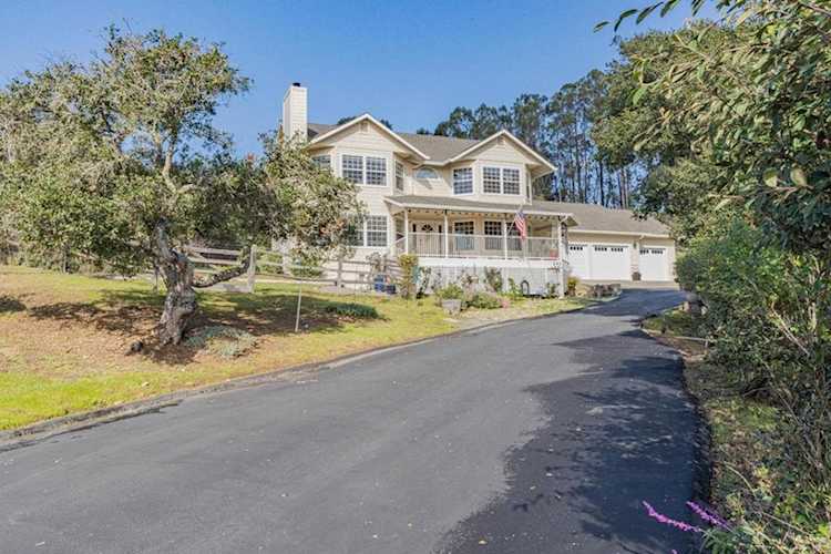 17705 Pond Derosa Ln, Salinas, CA 93907