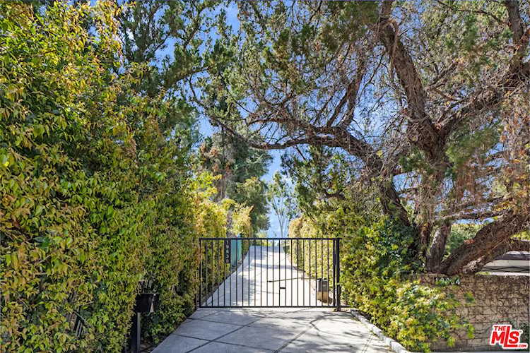 19630 Rosita St, Tarzana, CA 91356