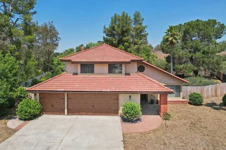 2432 Live Oak Rd, Escondido, CA 92029