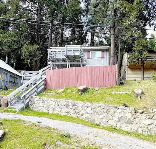 726 Golden, Lake Arrowhead, CA 92352