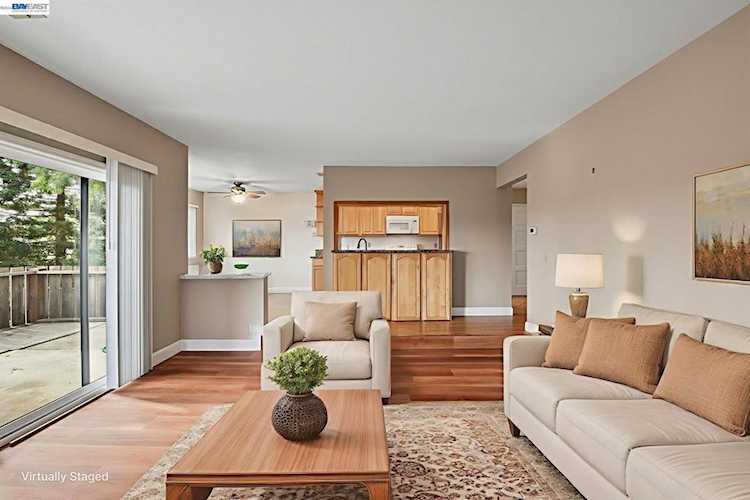 21228 21228 Gary Dr #105, Hayward, CA 94546