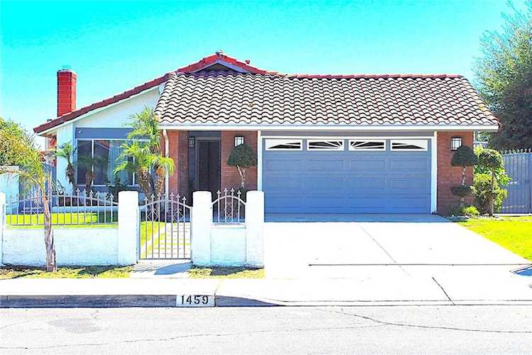 1459 W James St, Rialto, CA 92316