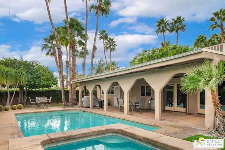 648 S Roxbury Dr, Palm Springs, CA 92264