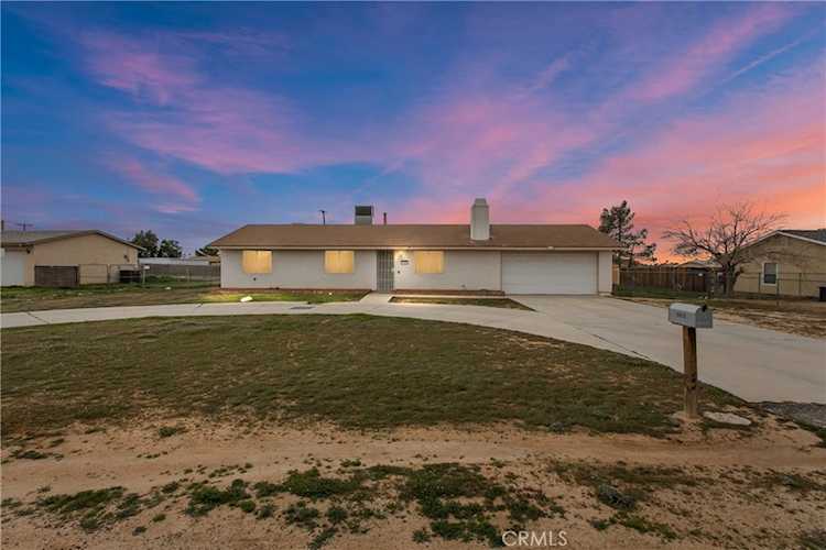 10636 Kiavan Rd, Apple Valley, CA 92308