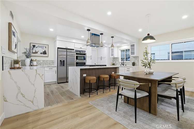 16025 Calahan St, North Hills, CA 91343