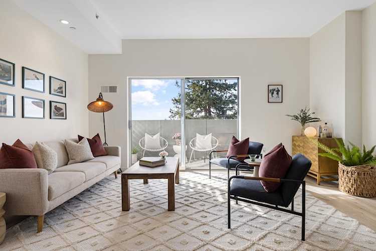 6465 6465 San Pablo Ave #306, Oakland, CA 94608