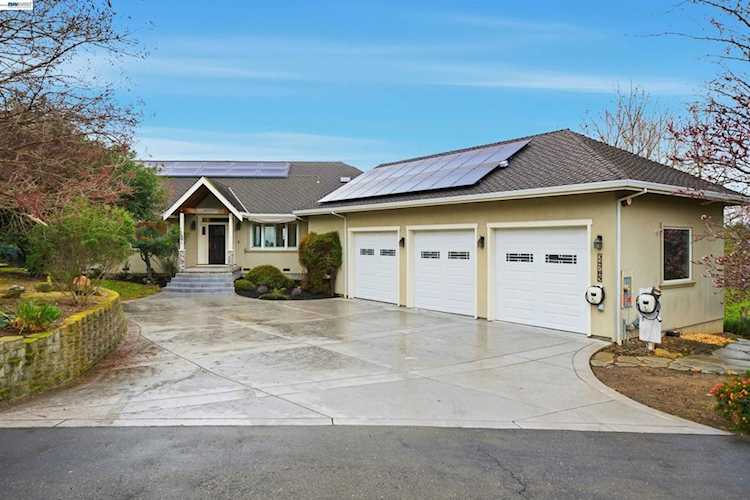 24785 24785 Fairview Ave, Hayward, CA 94542