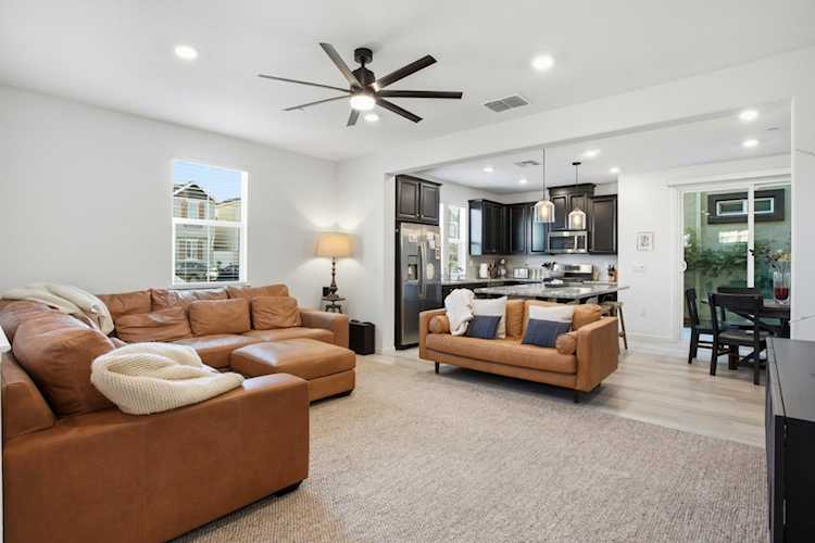 1586 Parkside Way, Roseville, CA 95747