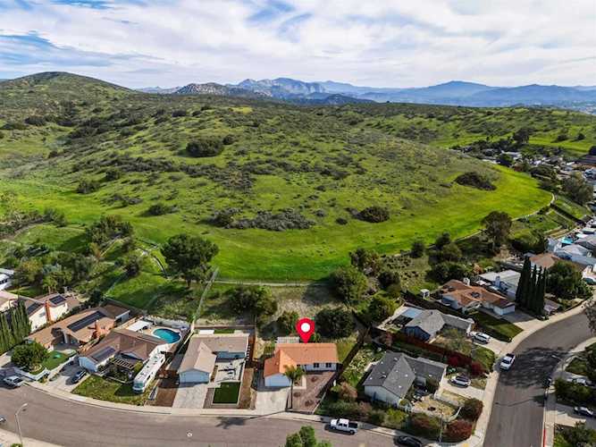 9909 Halberns Blvd, Santee, CA 92071