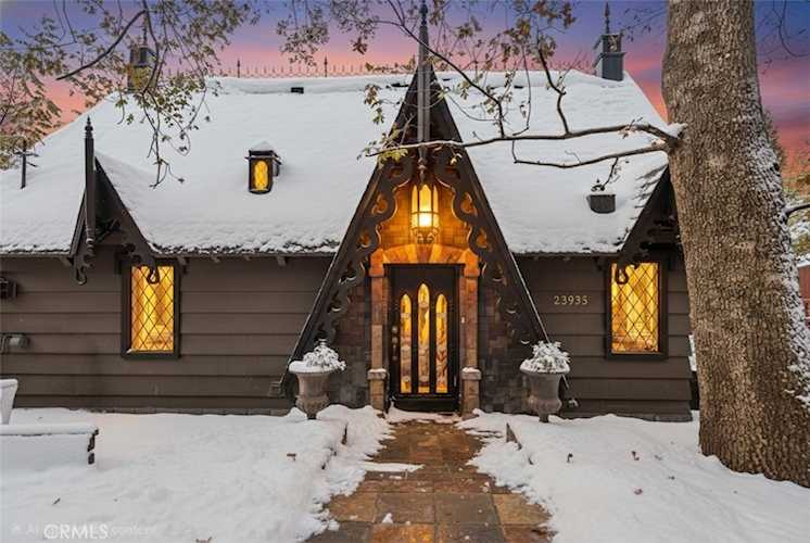 23935 Zurich, Crestline, CA 92325