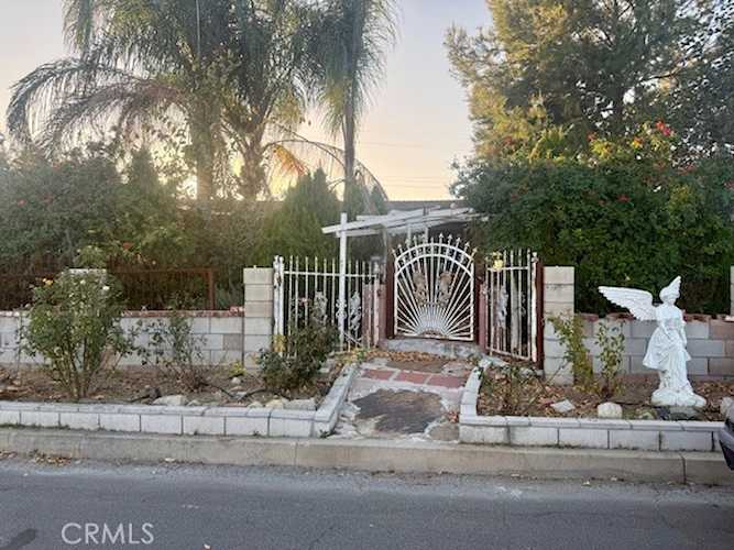 932 N Encina, Rialto, CA 92376