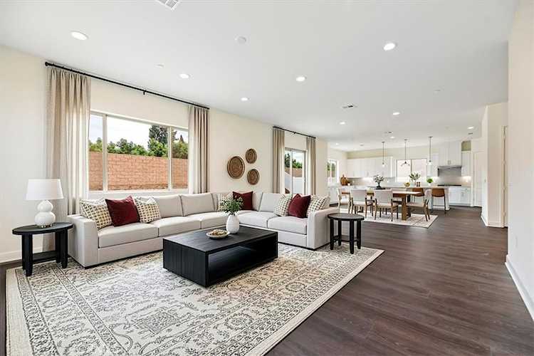 1452 Moore St, Redlands, CA 92374