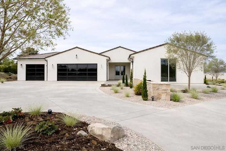 588 Twin Country Ln, Fallbrook, CA 92028