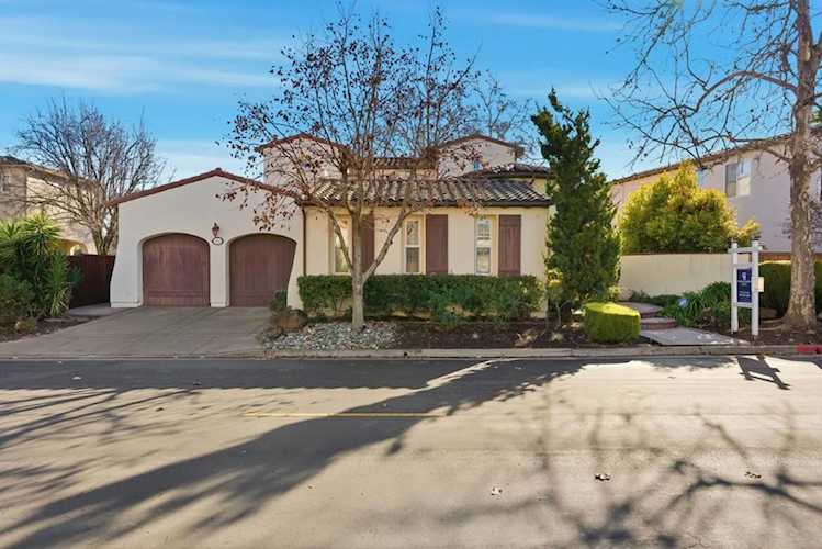2631 Club Dr, Gilroy, CA 95020
