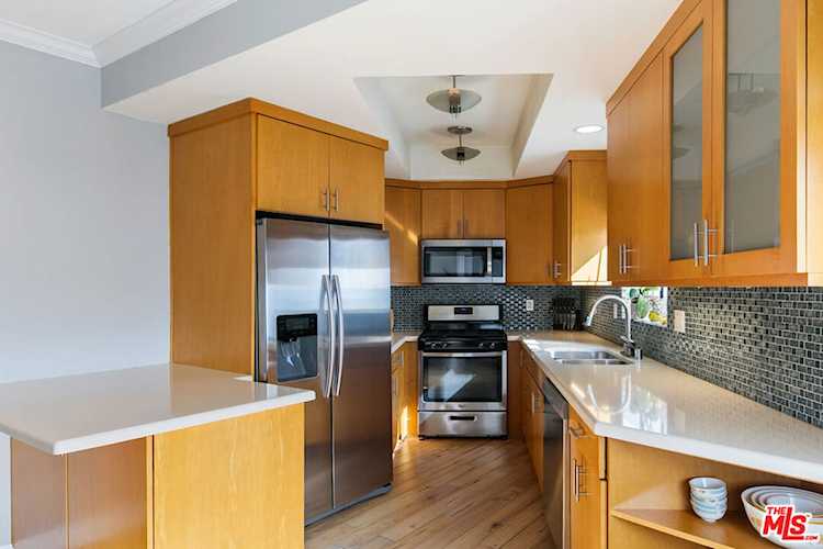 832 Palm Ave #105, West Hollywood, CA 90069