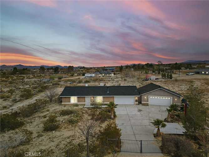 9067 Santa Fe Trl, Lucerne Valley, CA 92356