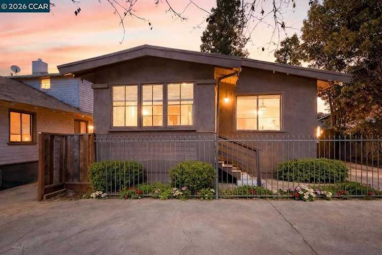 2596 2596 Macarthur Blvd, Oakland, CA 94602