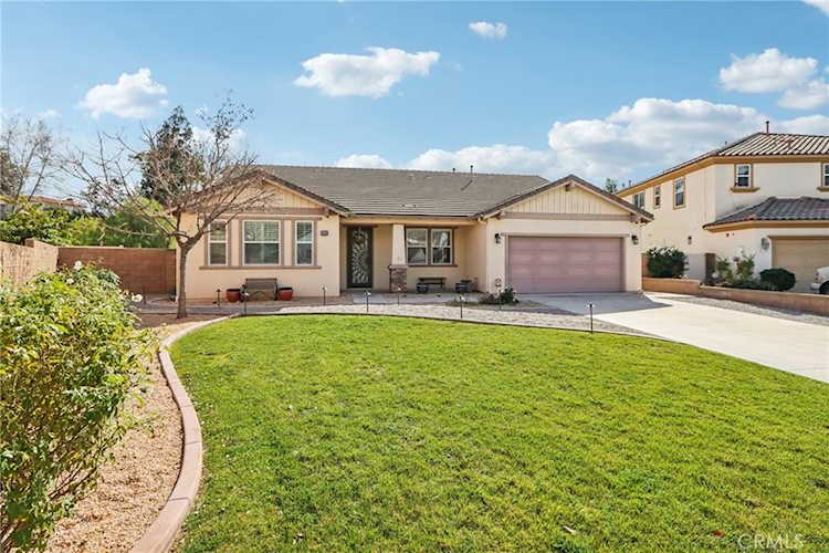 28833 Lemon St, Highland, CA 92346