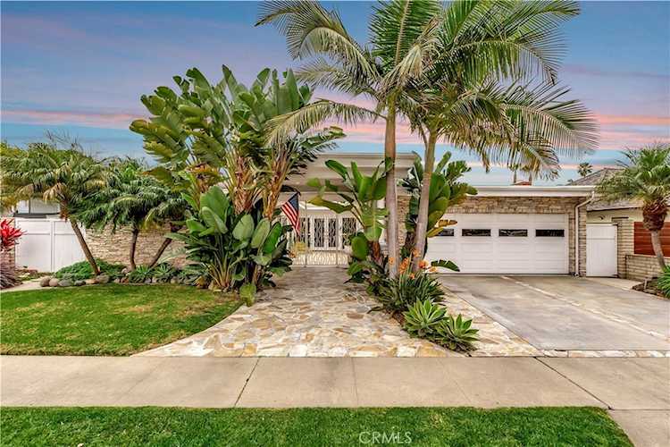 17164 Edgewater Ln, Huntington Beach, CA 92649