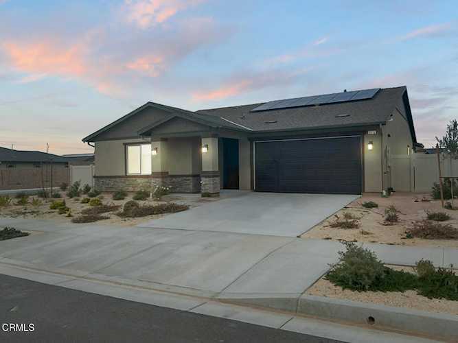 3311 Topaz Ln, Lancaster, CA 93535