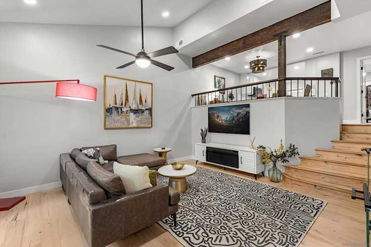 3320 Caminito Eastbluff #135, La Jolla, CA 92037