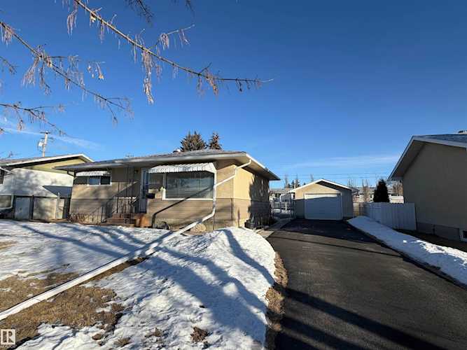 5514 43 Avenue, Wetaskiwin, AB T9A 0C3