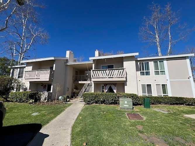 521 Sandalwood Pl #8, Escondido, CA 92027