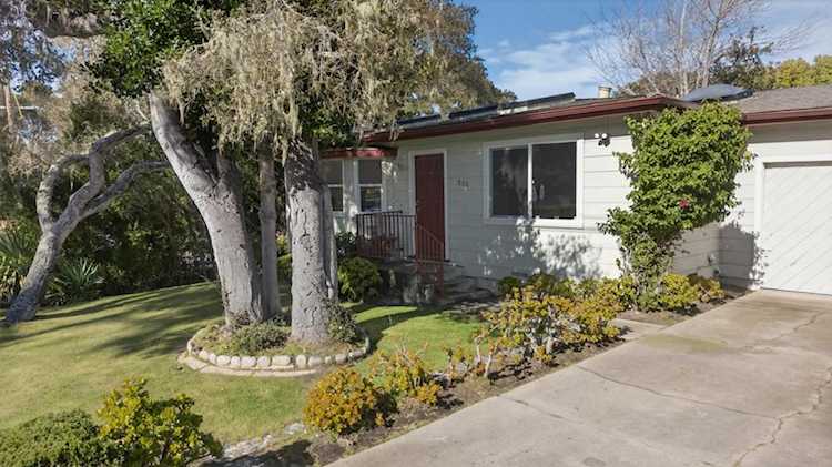 860 Sunset Dr, Pacific Grove, CA 93950