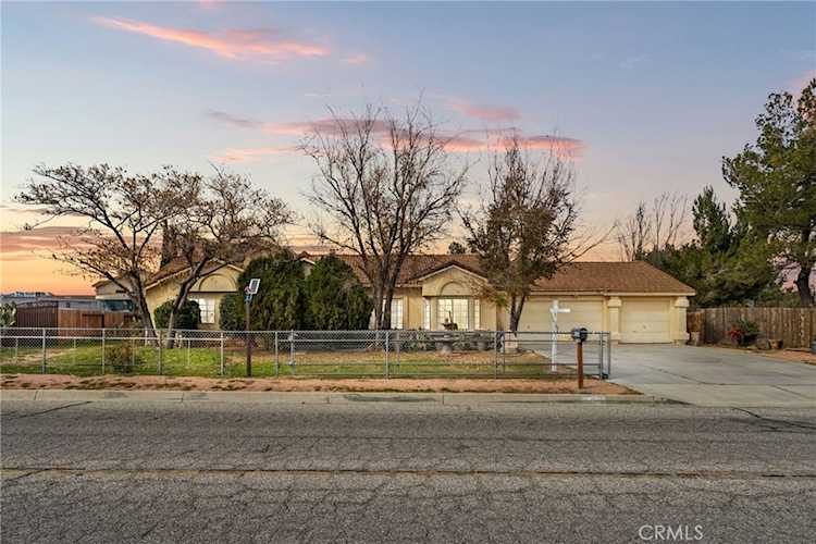 9788 9th Ave, Hesperia, CA 92345