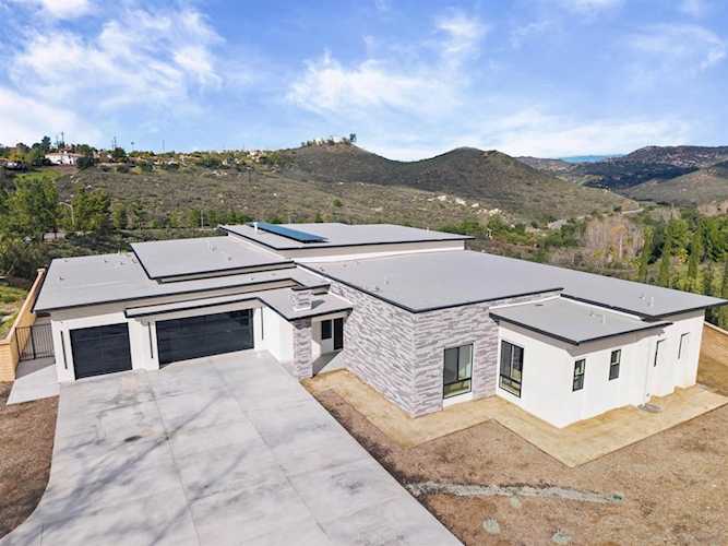 16925 Old Coach Rd, Poway, CA 92064