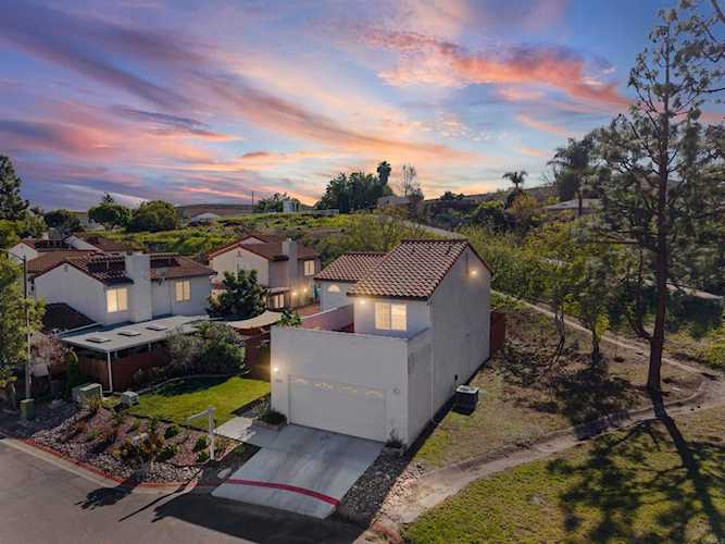 9869 Aldergrove Ln, Spring Valley, CA 91977