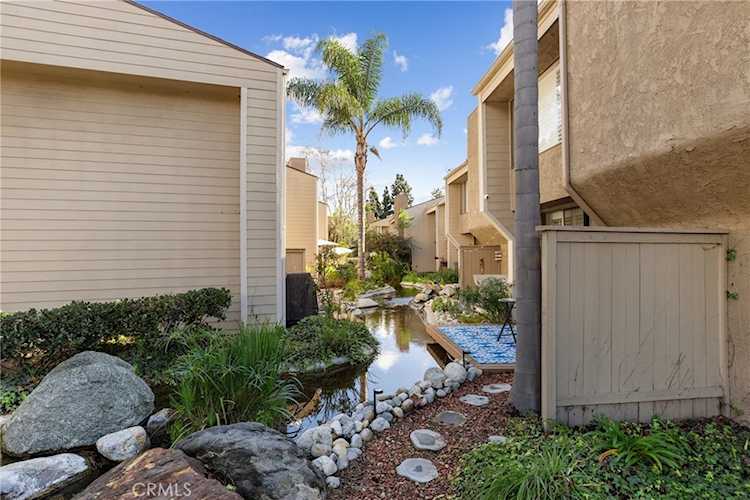 5475 Twin Lakes Dr, Cypress, CA 90630