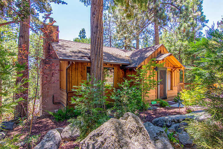 25284 Lakeview Dr, Idyllwild, CA 92549