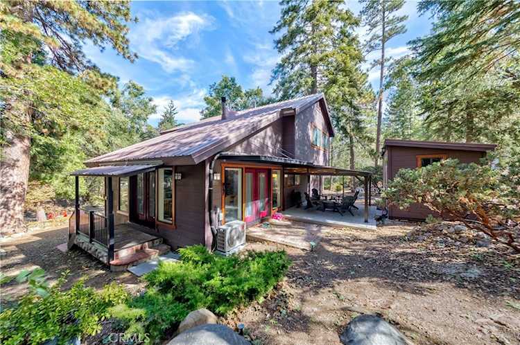 37751 Foxfield Rd, Angelus Oaks, CA 92305