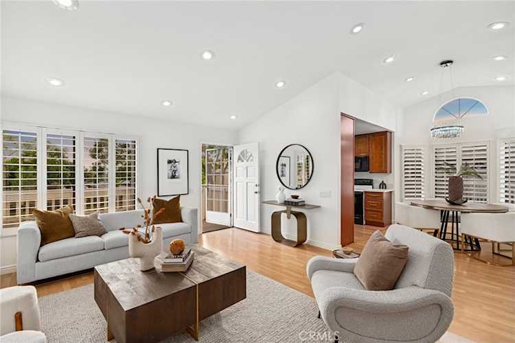 127 Huntington, Irvine, CA 92620