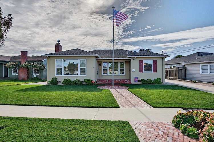 14 San Juan Dr, Salinas, CA 93901