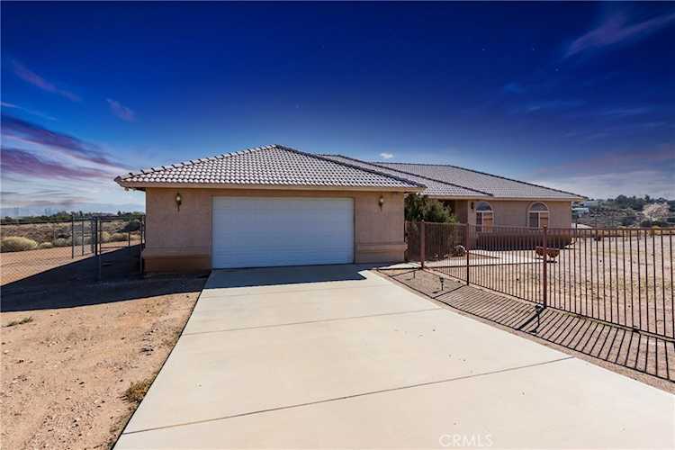 8605 Cantel Ct, Oak Hills, CA 92344