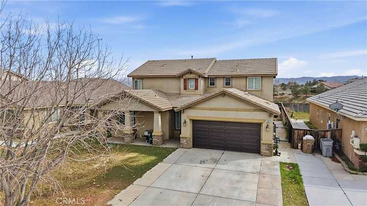 13855 Jackson St, Oak Hills, CA 92344