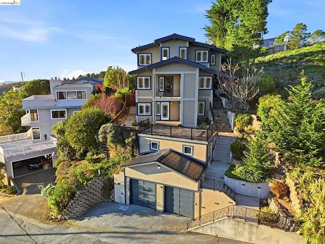 107 Dolphine Ave, El Granada, CA 94018