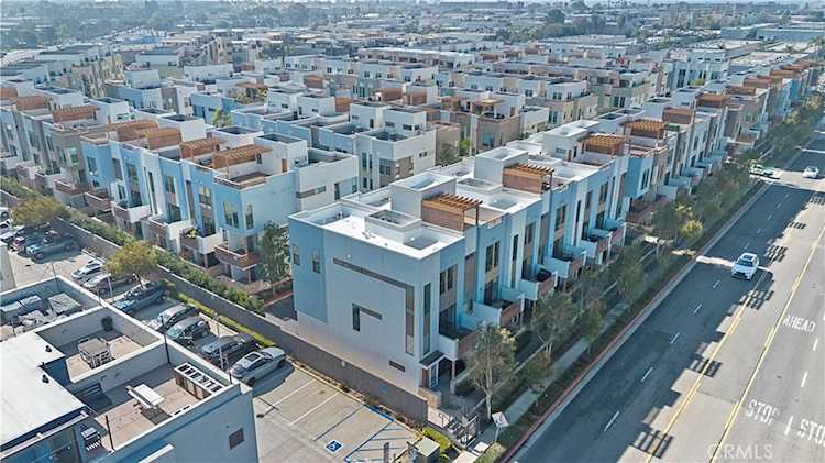 645 W 17th St, Costa Mesa, CA 92627
