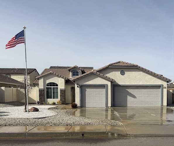 8874 Tamarisk Ave, Hesperia, CA 92344