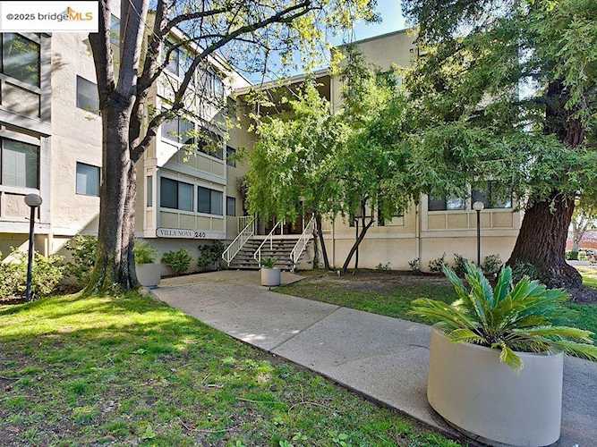 240 N Bayshore Blvd #303, San Mateo, CA 94401