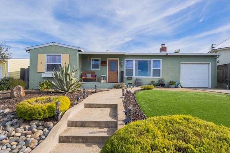 2080 Buchanan St, Seaside, CA 93955