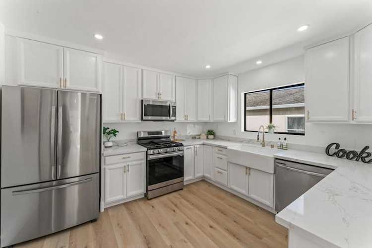 300 Klamath St, Brisbane, CA 94005